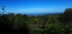 Vue sur la plaine de la Limagne et les volcans d'Auvergne