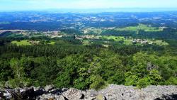 Vue sur la plaine de la Limagne et les volcans d'Auvergne