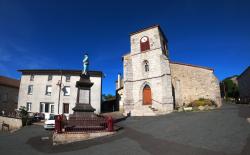 Viscomtat, l'église et le Monument aux Morts