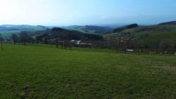 Retour à Violay sur le GR 7, vue sur les Montagnes du Matin