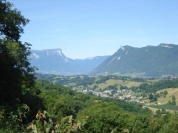 Le granier à gauche et la Savoyarde à droite