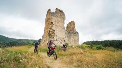 GTVTT_chateau_de_Montaillou_Acrofilm - Ariège Pyrénées Tourisme